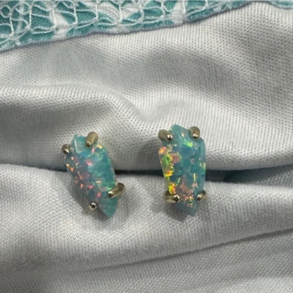 Kendra Scott Camelia Earring In Gold Aqua Kyocera Opal RARE NWOT - Picture 3 of 4